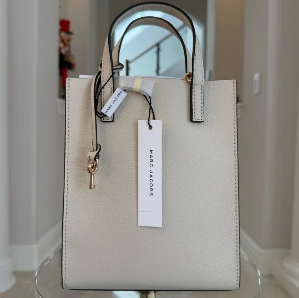 Marc Jacobs Micro Grind Tote/Crossbody NWOT And NWT Marc Jacobs Card Holder - Picture 9 of 13